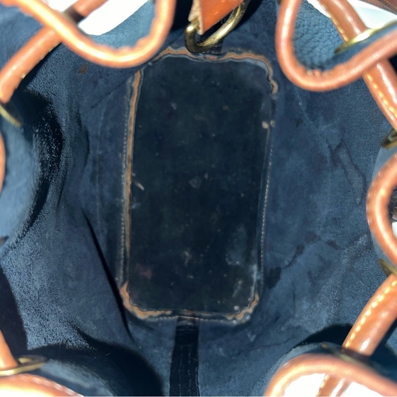 Vintage Dooney & Bourke Navy Blue & Tan Pebbled Leather Drawstring Bucket Bag - Picture 15 of 16